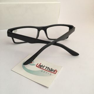 Mắt kính lão đọc sách đi đường