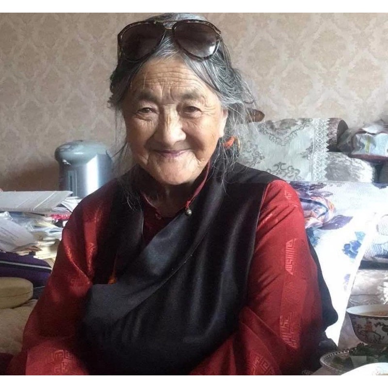 Bột hương gia trì do Thánh nữ Pema Semo Yudron Dakini đích thân gia trì và viết công thức