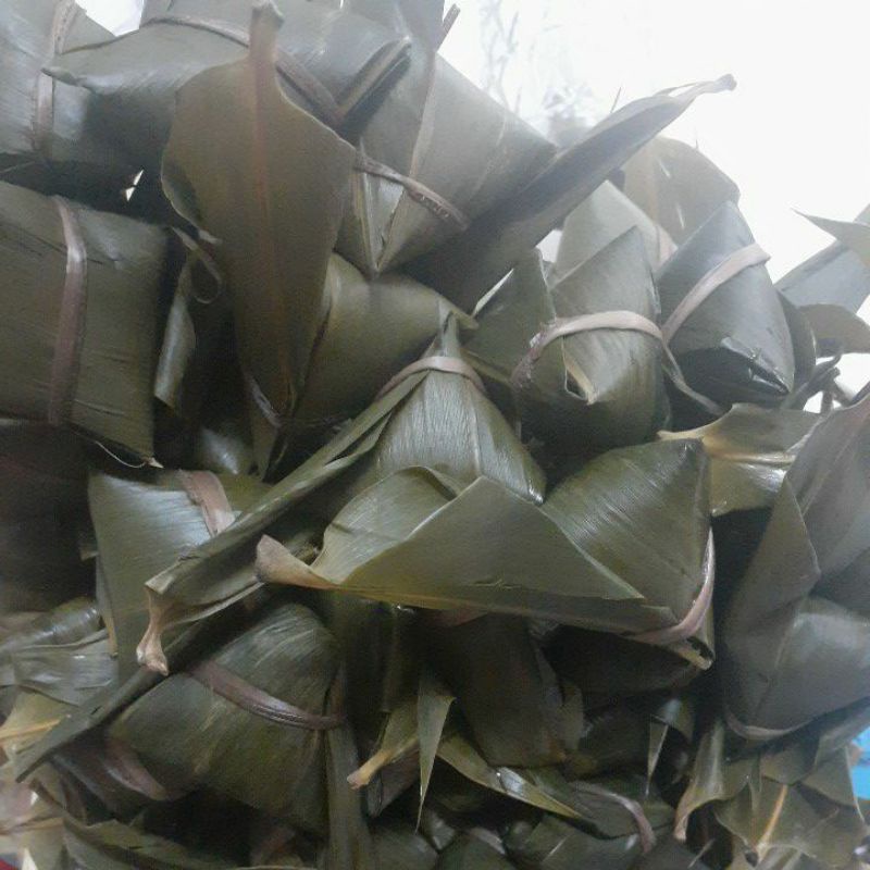 Xâu 12 cái bánh ú nước tro