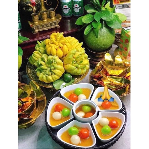 Bộ đĩa 5 cánh hoa đào sứ,  trái tim bát tràng kèm khay mây