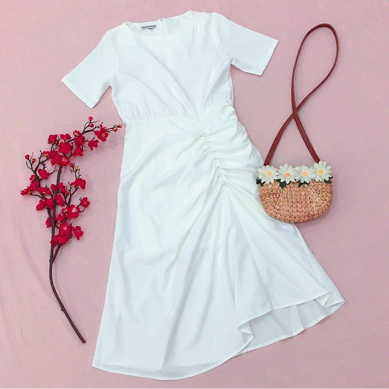 Đầm trắng cổ thuyền tùng nhúng (kèm hình thật)