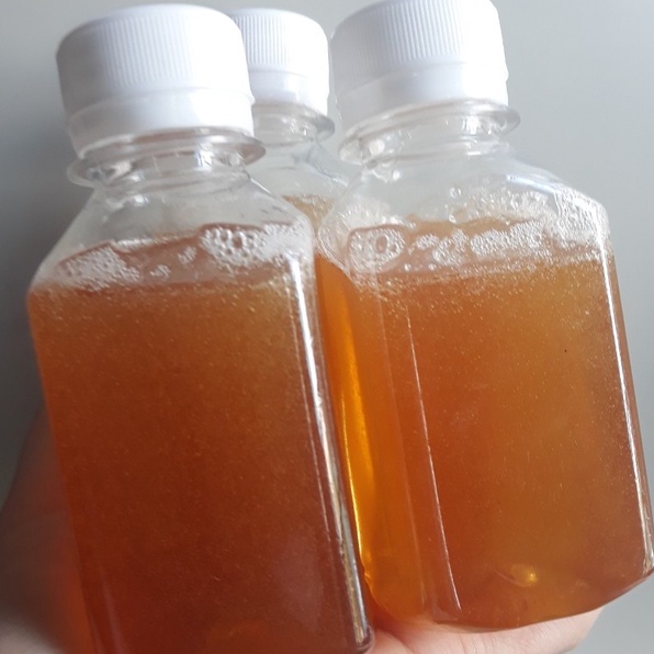 Chai Nhỏ 100 Ml Mật Ong Khoái Rừng Nguyên Chất Vừa Mới Vắt Ra Khỏi Sáp Màu Vàng Óng Thơm Dịu