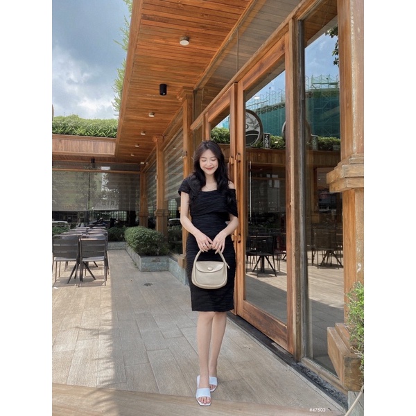 Đầm body lệch vai gợn sóng