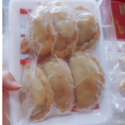 Ăn vặt Bánh xếp trứng muối vĩ 6 cái 300gr kèm tương ớt