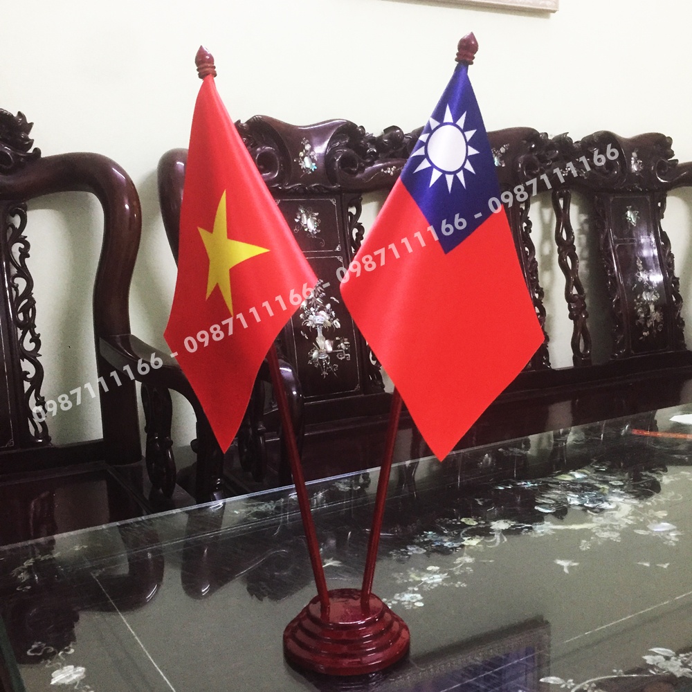 Cờ Để Bàn Đế gỗ Cắm 2 cờ  Việt Nam - Đài Loan In Kỹ Thuật Số 3D Vải Phi Bóng