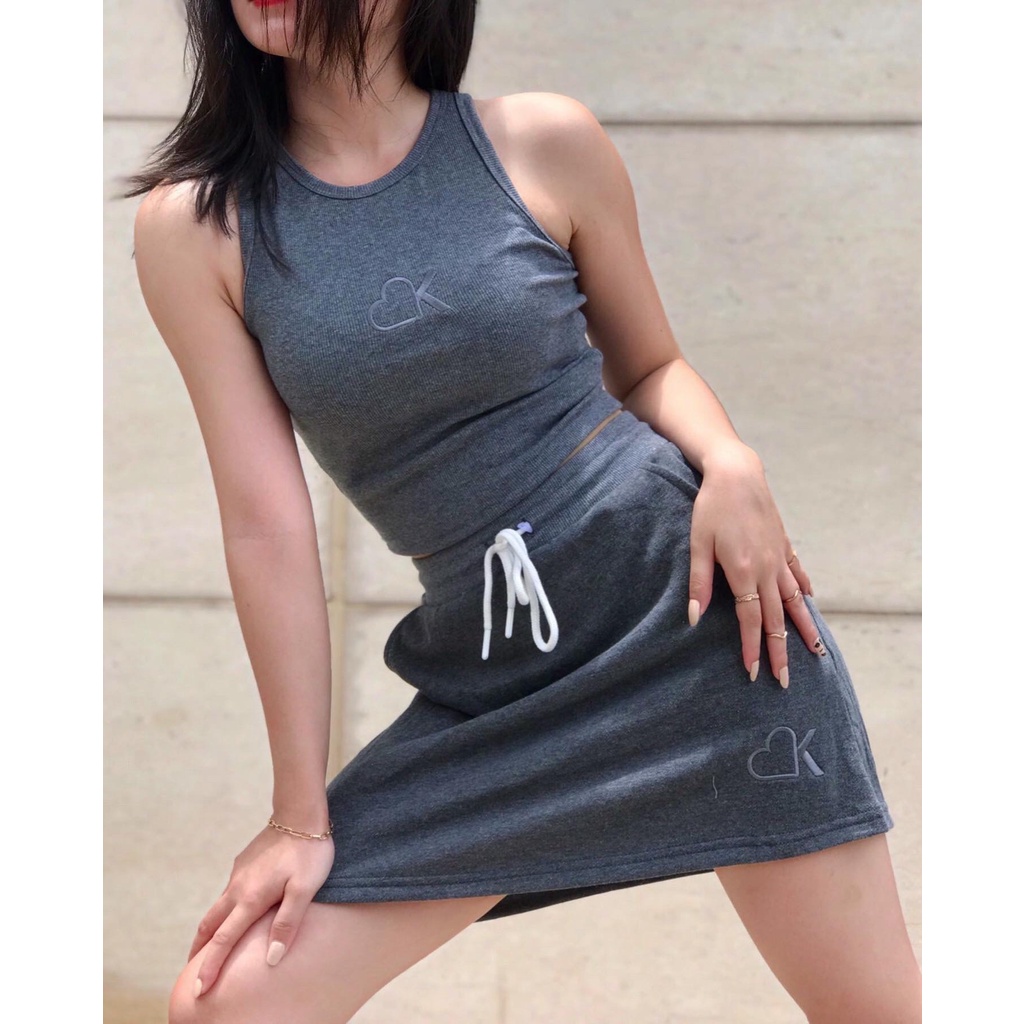 Nguyên bộ áo croptop và quần đùi LOVEKIUTEE