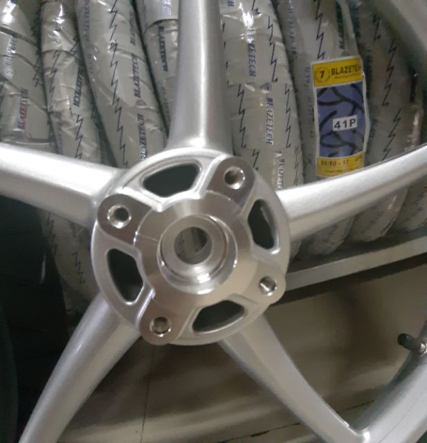 Bánh mâm 5 cây XMOOE dành cho SIRURS TAURUS JUPITER full vỏ ruột nhỏ trước 60,sau 70 như hình