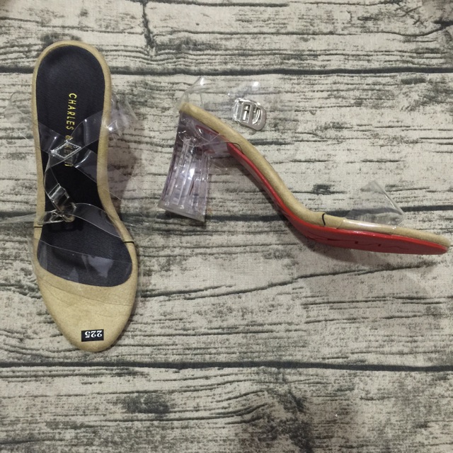 Giày sandal kem gót vuông trong