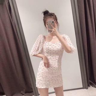 Váy chấm bi