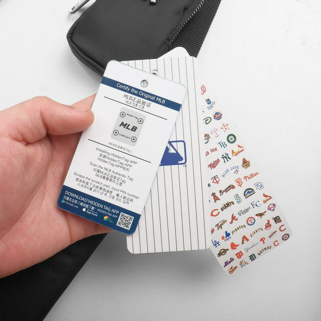 Túi đeo chéo Unisex MLB Slingbag logo NY kim loại đen không gỉ Form ngang 2 ngăn đựng ví điện thoại tiện lợi size 23