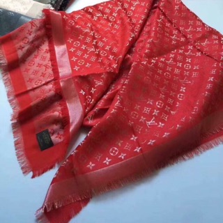 Khăn Vuông đỏ nhũ trắng ( len đỏ )