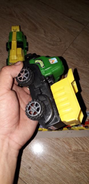 Set 4 chiếc xe mô hình xe công trình bằng nhựa chạy chớn do Việt Nam sản xuất