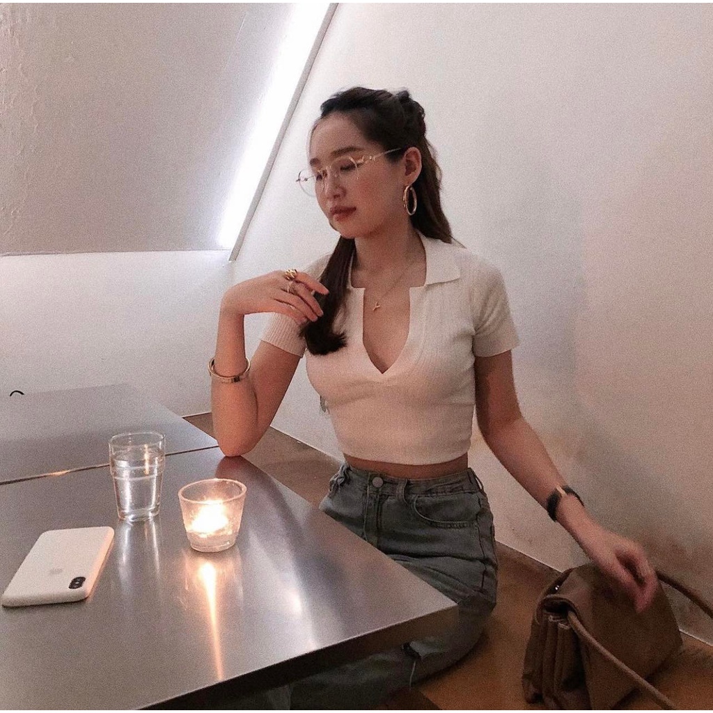 ÁO CROPTOP CỔ BẺ TAY NGẮN