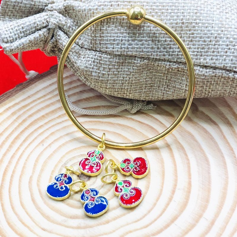 76- Vòng kiềng vàng kèm Charm khoá Hồ lô đỏ sinh tài
