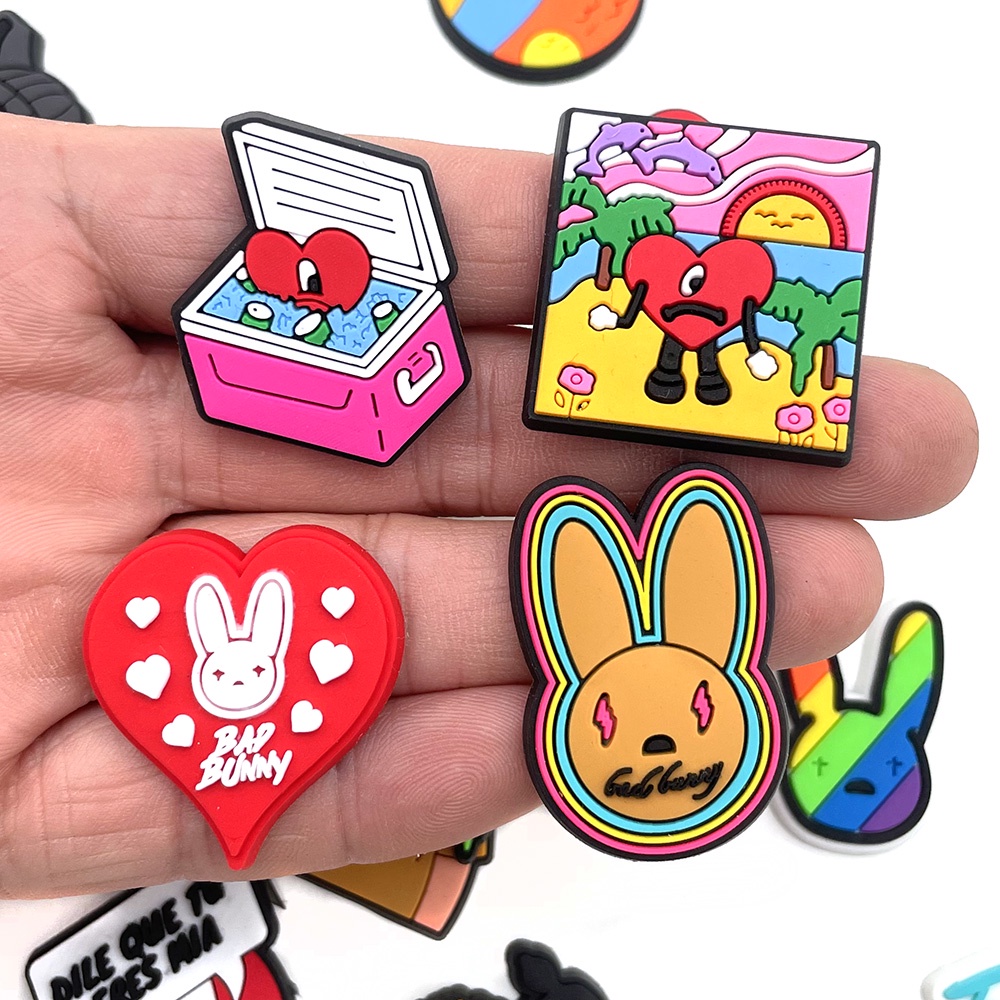Hoạt hình 1pcs Jibbitz bad bunny Shoe Charms DIY Có thể tháo rời dép lê accessories Crocs Pin dễ thương decorate quà Giáng sinh 1000 Mẫu Cho Bạn Lựa Chọn