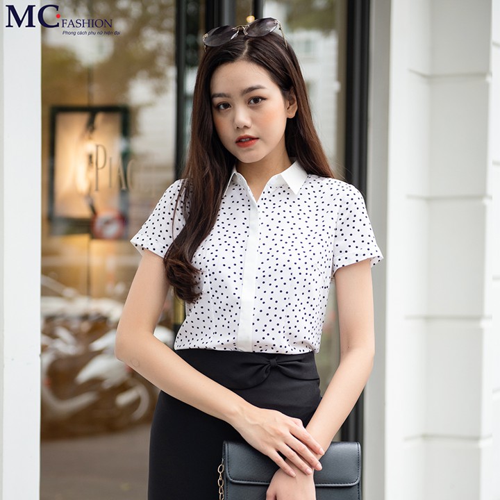 Áo Sơ Mi Nữ Đẹp Mc Fashion Kiểu Dáng Công Sở, Tay Cộc Ngắn, Họa Tiết Chấm Bi,Cổ Đức Màu ( Xanh Tím Than - Trắng) A616