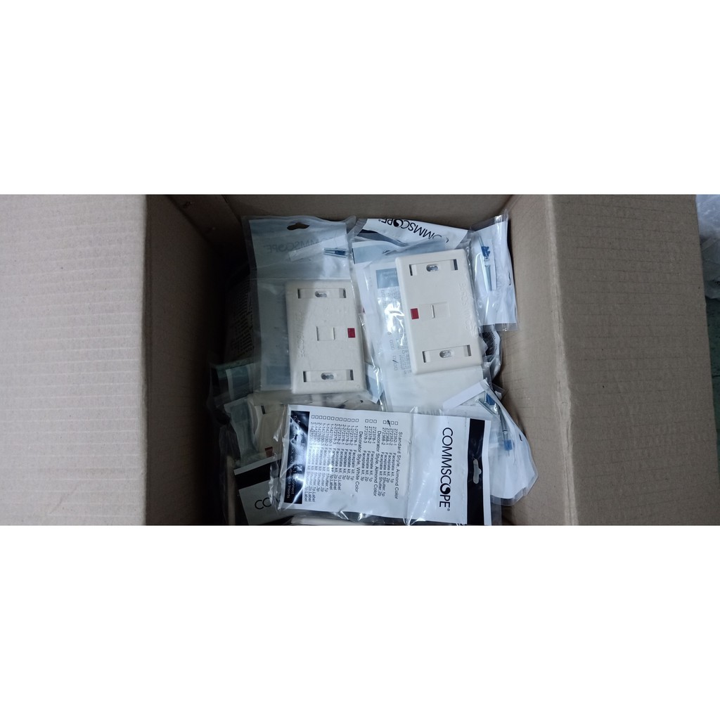 Mặt nạ AMP 1 port cho cáp Cat5e & Cat6 (CommScope) 0-0272368-1