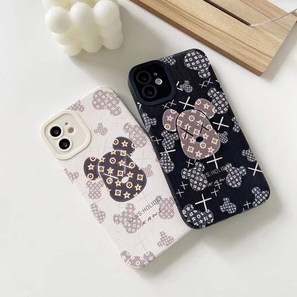 Ốp điện thoại da in hình gấu Kaws sang trọng cho iphone 13 12 11 Pro Max X XS XR Xs MAX 7 8 plus