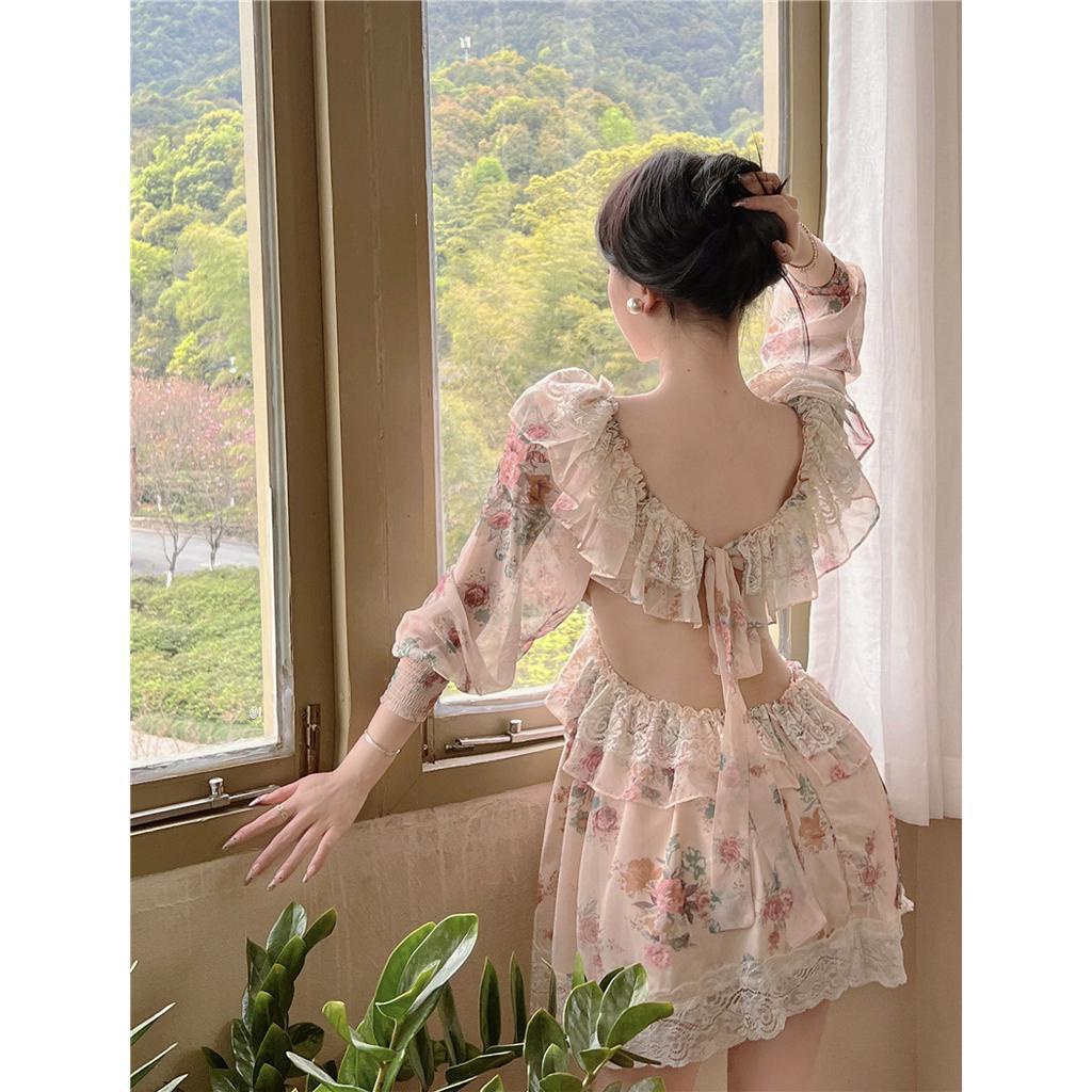 M266 - Váy voan hoa cổ V viền ren bèo dài tay cut out eo hở lưng thắt nơ
