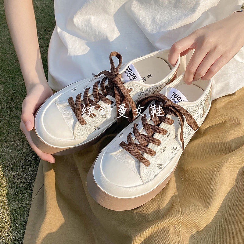 Giày thể thao siêu kute