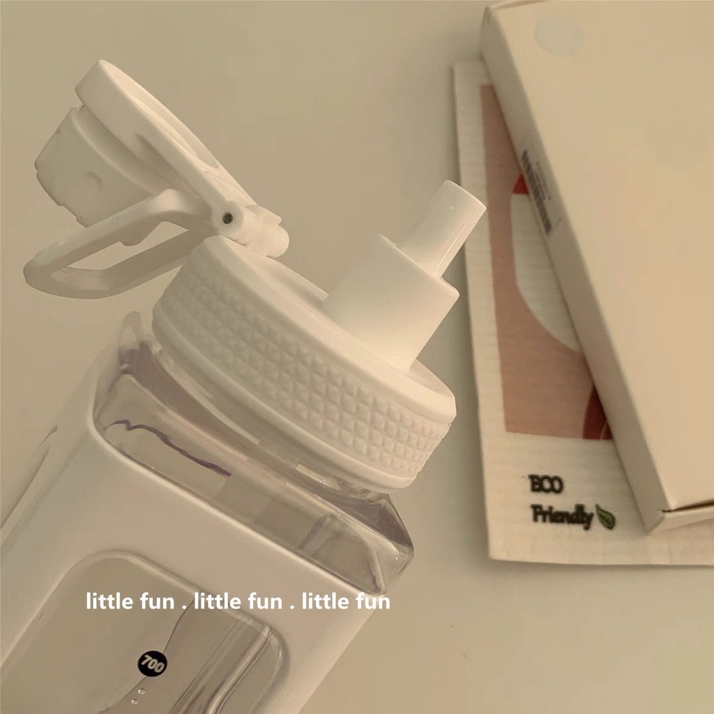 Bình Nước Thể Thao Bằng Nhựa Dung Tích 700/900ml Có Ống Hút