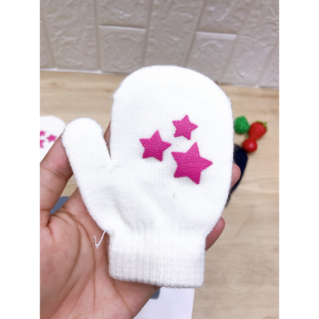 Gang tay len cho bé từ 8-18m