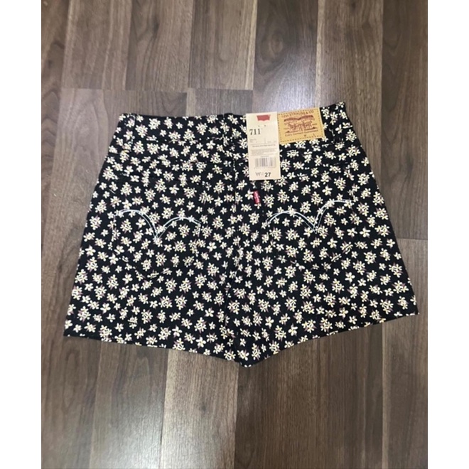 Quần short hoa nhí Le.vis