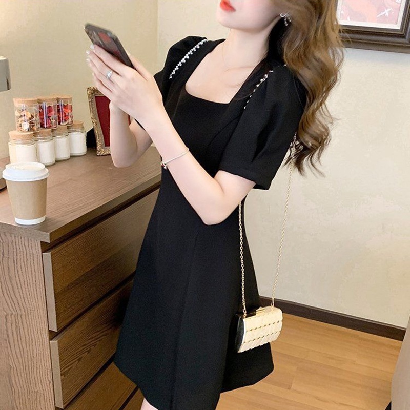 Đầm cổ vuông IELGY màu đen chiết eo phong cách Pháp thời trang cho nữ