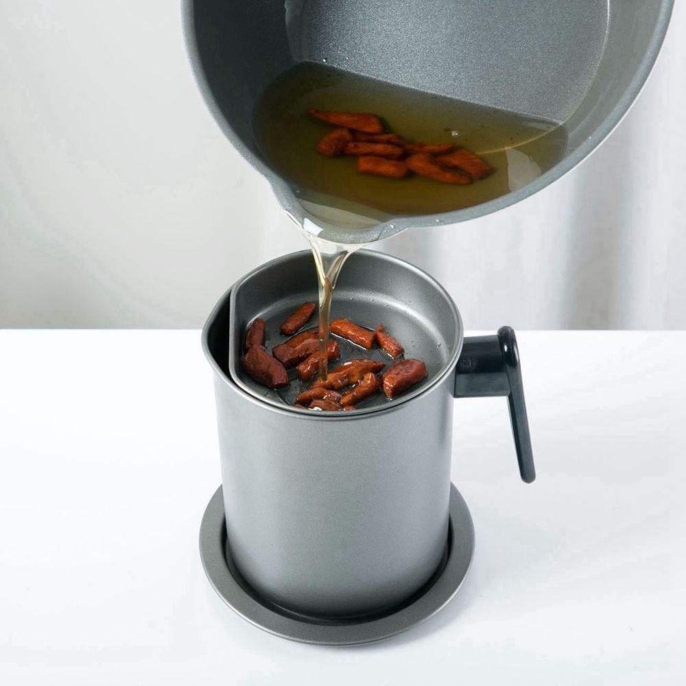 Bình Đựng Gia Vị / Dầu Ăn Kèm Đồ Lọc Tiện Dụng Cho Nhà Bếp