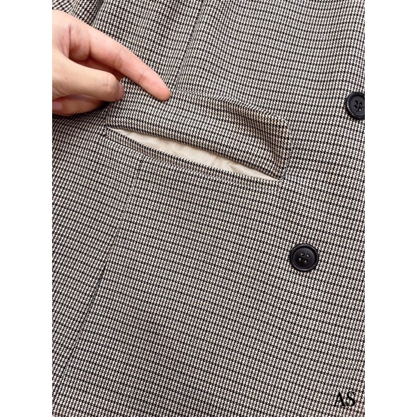 Áo blazer kẻ cúc đen