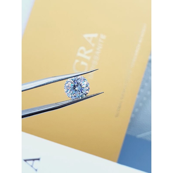 kim cương nhân tạo moissanite mỹ