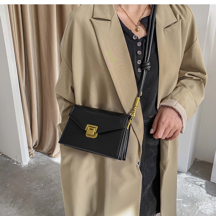 Túi xách nữ màu đen da nắp gập, dáng hộp, phong cách trẻ trung, nhiều ngăn phù hợp đi chơi đi làm 2022.