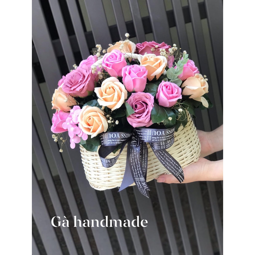 Lẵng giỏ xách hoa hồng sáp thơm làm quà tặng xinh xắn tặng mẹ, tặng cô thầy trong dịp lễ