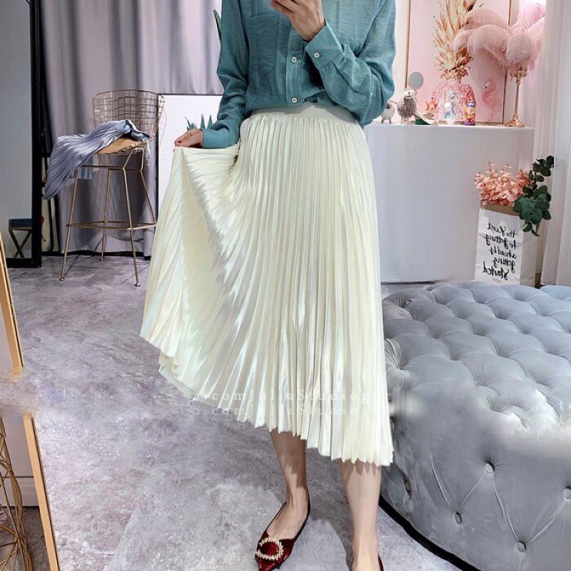 Chân váy Jullia studio màu kem độ dài và form vừa phải | BigBuy360 - bigbuy360.vn