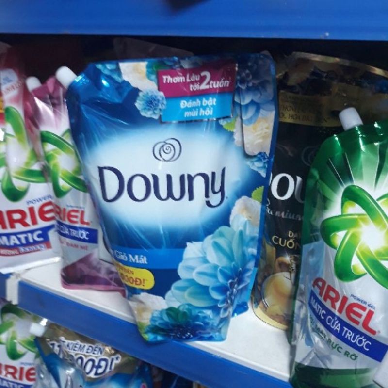 NƯỚC XẢ VẢI DOWNY LÀN GIÓ MÁT 2.3L .