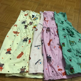 Đầm sát nách cho bé