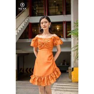 Đầm trễ vai neva chất tơ nhũ màu cam 21s2w430281t017
