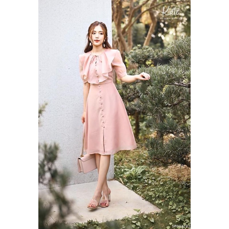 Váy hồng cổ nơ khuy dọc