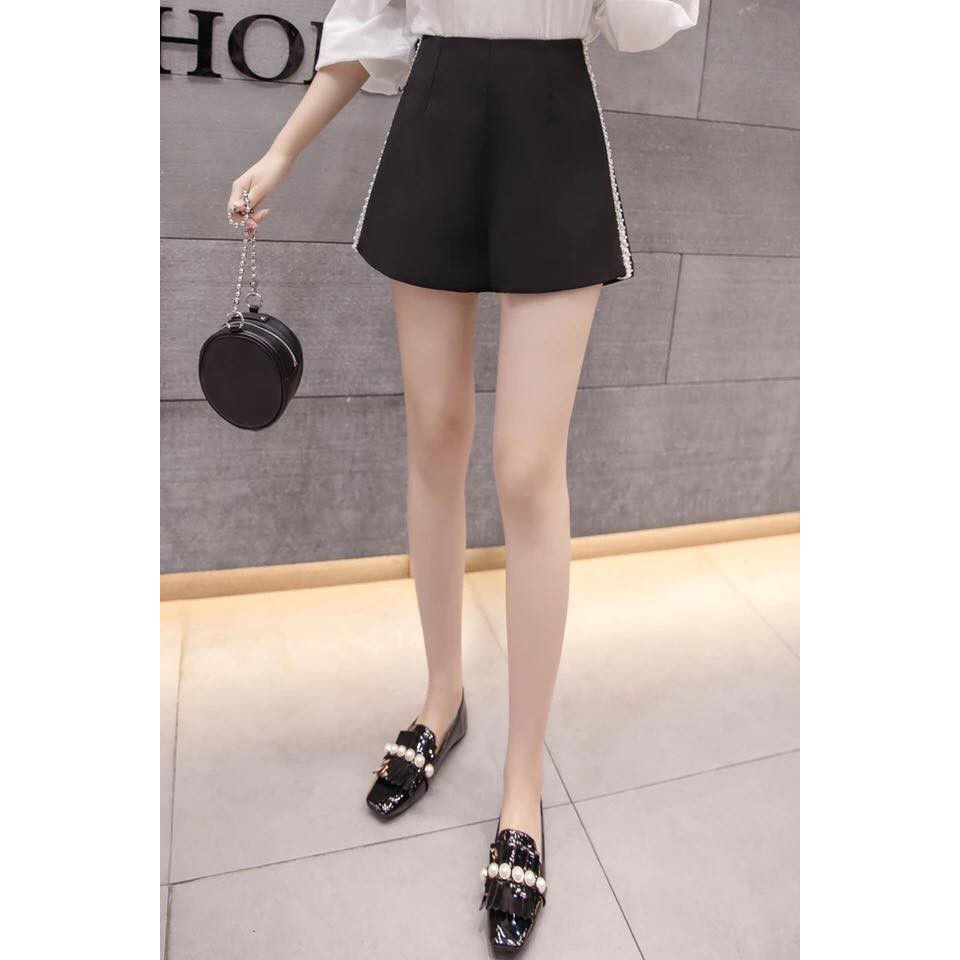 Bán sỉ Quần short viền hạt ngọc 2 màu đen trắng cho nữ