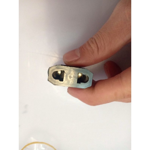 Phích cắm chuyển đổi chân tròn sang chân dẹt 10a