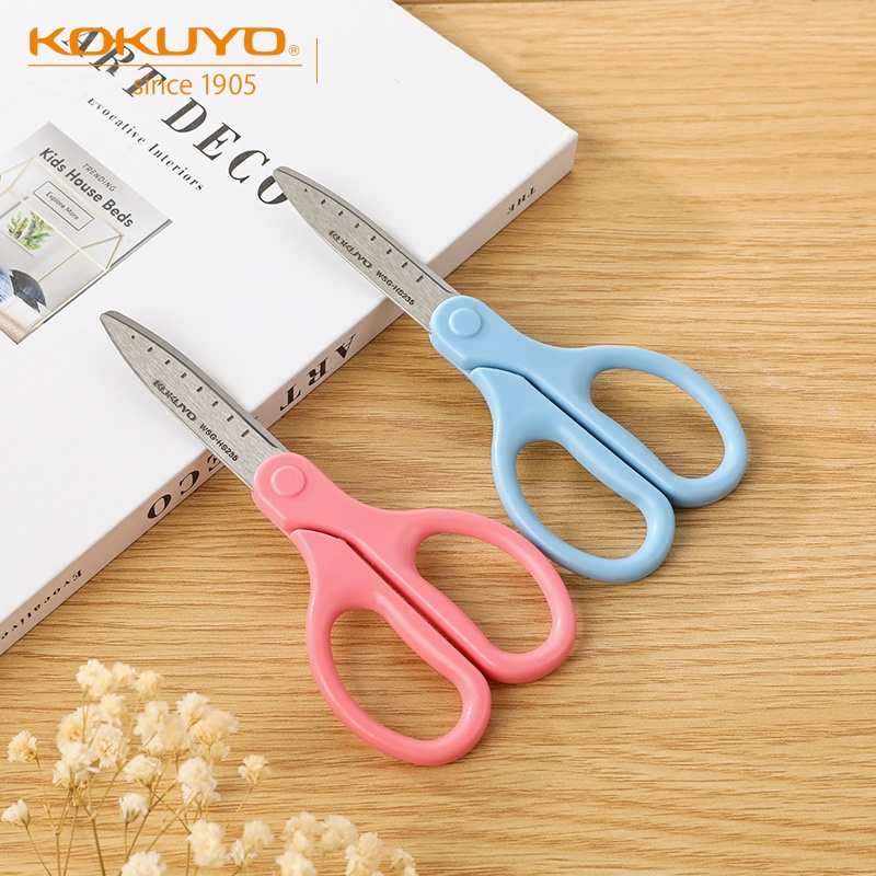 Kéo Cắt Penlab KOKUYO Fit Saxa Bằng Thép Màu Sắc Hồng Xanh Lam C6563 An Toàn Cho Trẻ Em