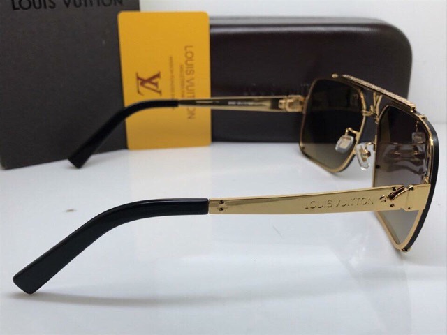 KÍNH NAM CAO CẤP LV | BigBuy360 - bigbuy360.vn