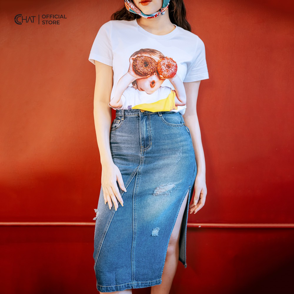 Áo thun nữ t-shirt in bé cầm bánh CCHAT