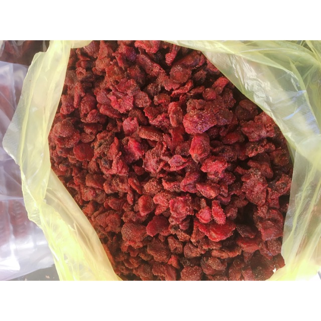 Dâu tây sấy đặc sản Đà Lạt