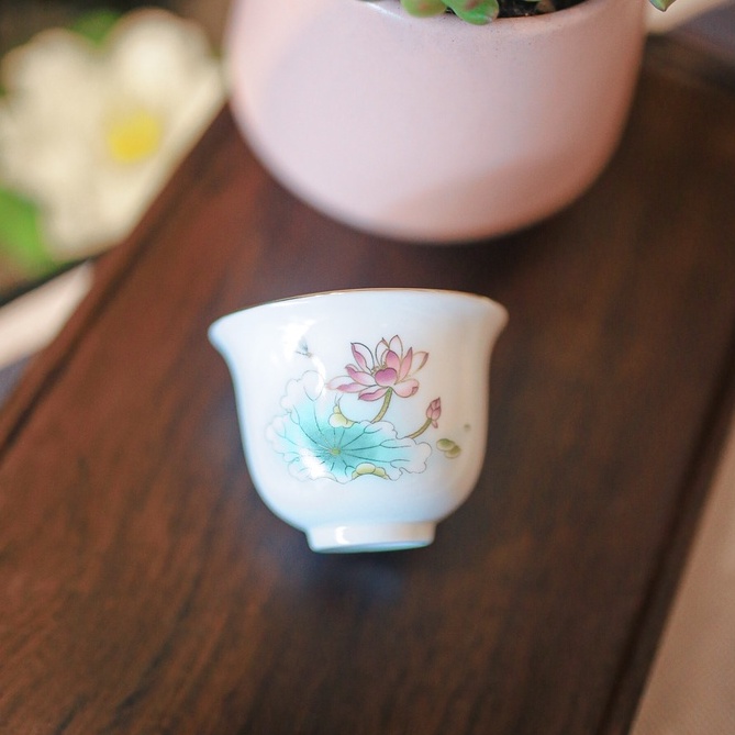 Chén trà hoa sen vẽ tay, chén trà sứ vẽ sen, chén trà độc đáo với họa tiết sen, sen và trà đạo, trà cụ.