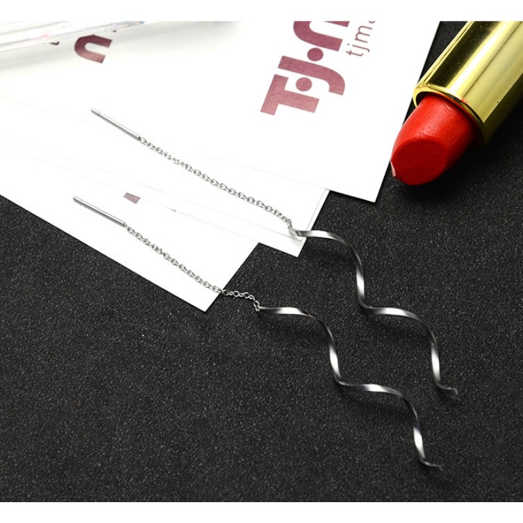 Bông Tai Titan Ko Han Rỉ Chuỗi Dài Xoắn TT 4029