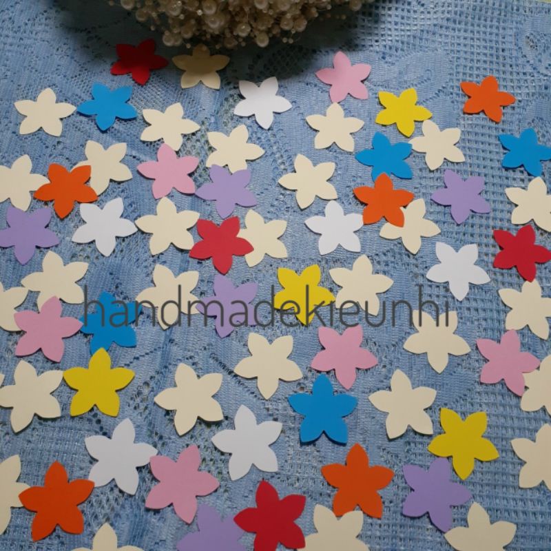 50 - 30-70 hoa 5 cánh, size 2.5cm , 3.5cm,1.5cm bằng giấy màu - thủ công mầm non cho bé, làm handmade, bao lì xì...