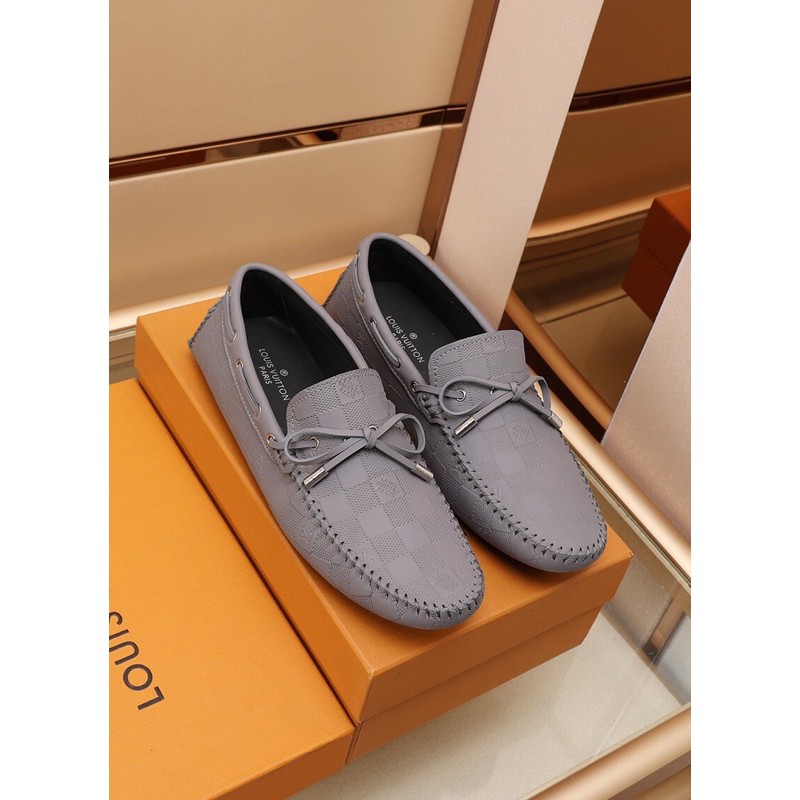 Giày thời trang nam cao cấp Louis Vuitton thiết kế đơn giản nhưng cao cấp, đế ngoài khiến bàn chân thoải mái hơn.