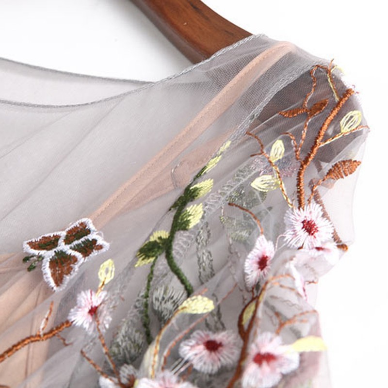 Đầm Maxi thêu hoa xinh xắn