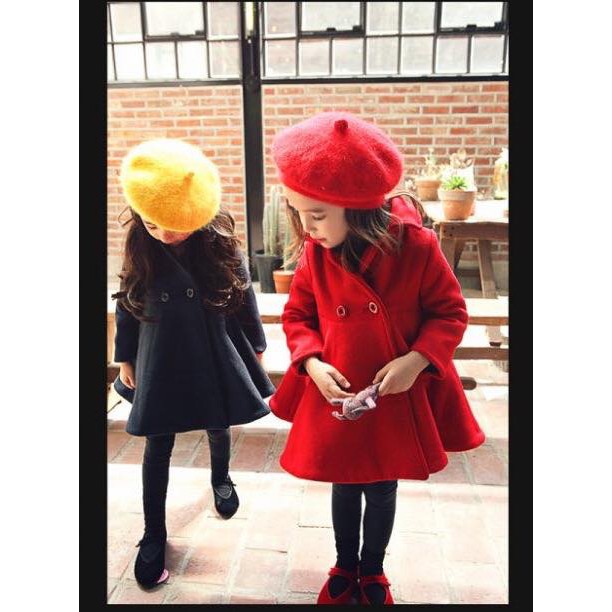 Áo khoác dạ xòe dáng váy màu đỏ